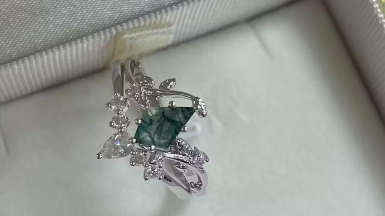 Are These Nature-Inspired Moss Agate Engagement Rings Worth Purchasing?